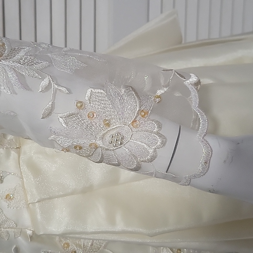 Wedding Dress Womans Sz. M Custom Made Lace Sequins & Beading Puff Sleeve Vint. - Picture 6 of 16